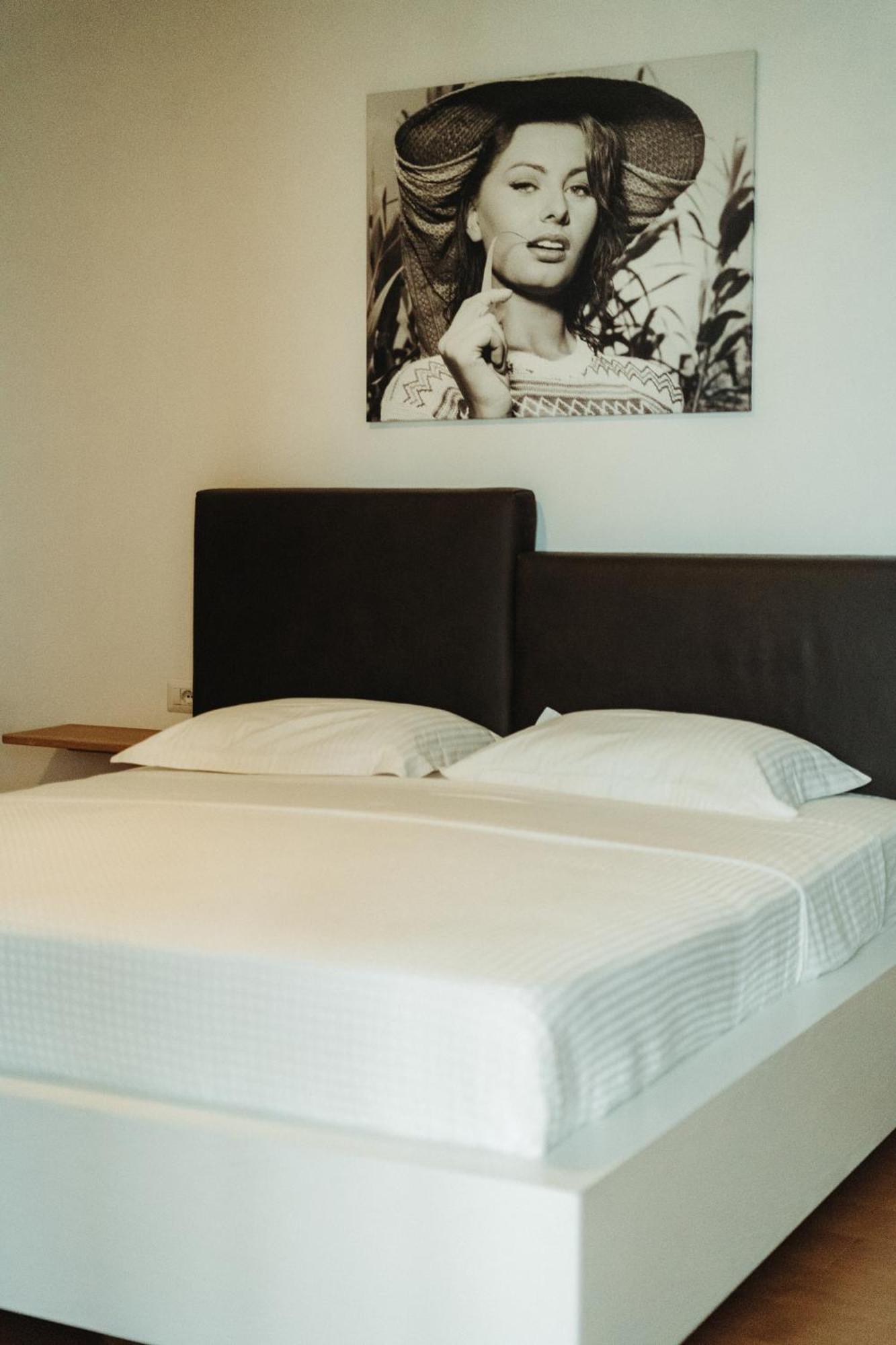 Beachfront Marilyn Durres Exterior photo