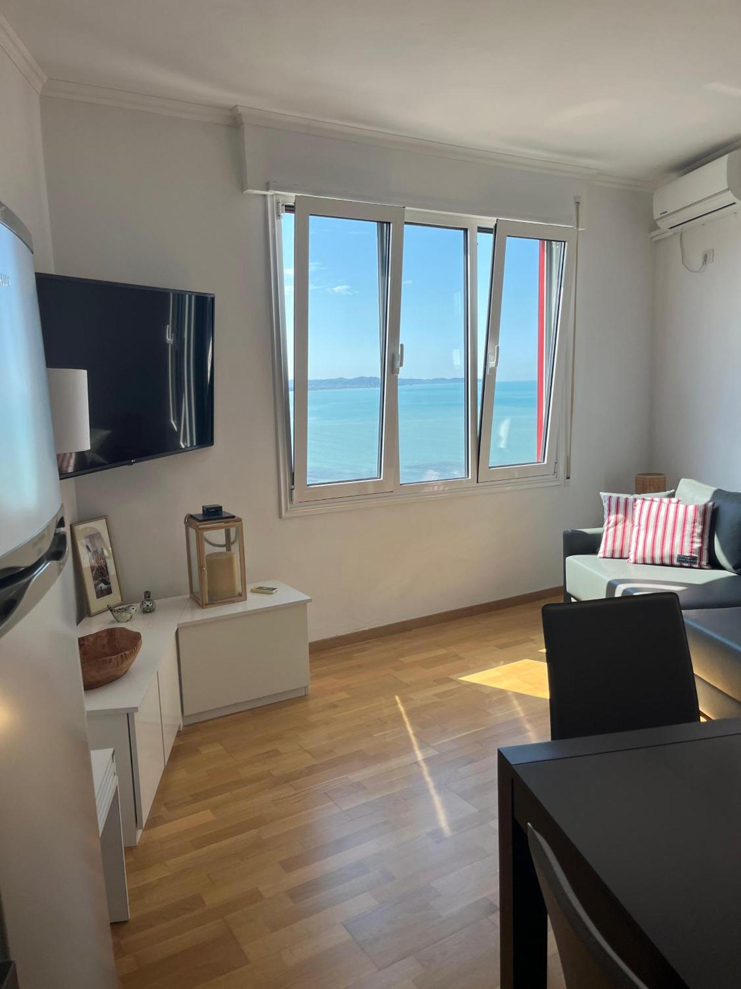 Beachfront Marilyn Durres Exterior photo